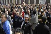 الامن السوري يستخدم الهراوات والغاز لمنع تظاهرة من الوصول الى مركز دمشق الامن السوري يستخدم الهراوات والغاز لمنع تظاهرة من الوصول الى مركز دمشق