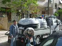 يعاني بضعة ملايين من السوريين من انه لا تصلهم مياه صالحة للشرب ويقومون بشرائها عبربائعي المياه