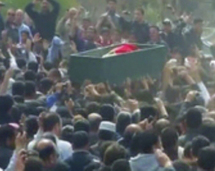 تشييع احد الشهداء السوريين تشييع احد الشهداء السوريين
