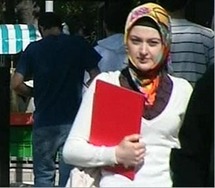 نصف التركيات يغطين رؤوسهن اما بالمنديل التقليدي او بالحجاب الاسلامي