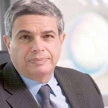 عادل اللبان الحائز على جائزة الشخصية المصرفية العام الماضي عادل اللبان الحائز على جائزة الشخصية المصرفية العام الماضي