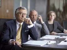 روبرت دي نيرو (يسار) في مشهد من فيلم بلا حدود