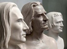 تمثال الموسيقار الكبير فرانز ليست