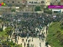 الجيش السوري يدخل مدينة بانياس بالدبابات غداة 26 قتيلا في جمعة التحدي الجيش السوري يدخل مدينة بانياس بالدبابات غداة 26 قتيلا في جمعة التحدي