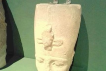 رأس "رمسيس" مثبتة بمسامير رأس "رمسيس" مثبتة بمسامير