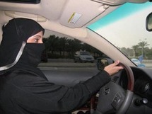 لا يوجد في النظام السعودي اي بند يمنع قيادة المرأة للسيارة