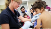 جائزة دولية لطبيب استرالي كشف عن إهمال متعمد في مراكز اللجوء