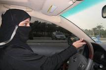 حملة على اليوتيوب والفيسبوك وتويتر لتشجيع السعوديات على القيادة يونيو القادم