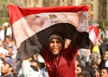 المصريون بميدان التحرير في جمعة الغضب الثانية لمزيد من الديموقراطية المصريون بميدان التحرير في جمعة الغضب الثانية لمزيد من الديموقراطية