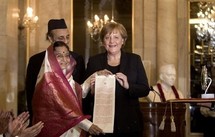 ميركل تتسلم جائزة جواهر لال نهرو للتفاهم الدولي ميركل تتسلم جائزة جواهر لال نهرو للتفاهم الدولي