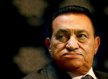 محاكمة مبارك ونجليه علاء وجمال في الثالث من اب/اغسطس