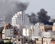 نيران ومعارك عنيفة في صنعاء ودعوات الى تظاهرات جديدة الجمعة نيران ومعارك عنيفة في صنعاء ودعوات الى تظاهرات جديدة الجمعة