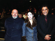 المخرج السينمائي محمد خان و بعض ابطال افلامه (احمد زكي و منى زكي)