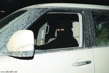 اعتقال نساء بالسعودية بسبب قيادتهن السيارة