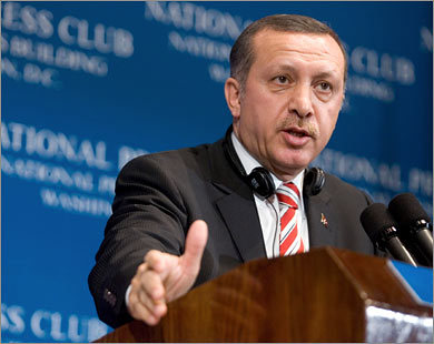 أردوغان يتهم بشار بارتكاب فظاعات و اتهامات لايران بالمشاركة في القمع  