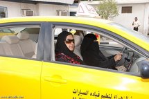السعوديات يتمردن ب "جمعة السواقة" للحصول على حق قيادة السيارات السعوديات يتمردن ب "جمعة السواقة" للحصول على حق قيادة السيارات