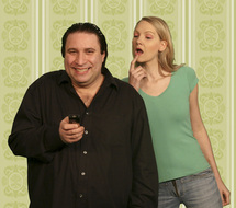 اثنان من المشاركون في المسلسل المسرحي