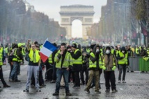 اشتباكات لحركة السترات الصفراء مع الشرطة الفرنسية   