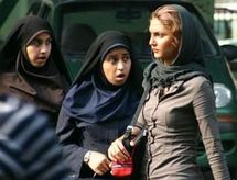 شرطة طهران تكثف حملتها لتطبيق قواعد الزي الإسلامي