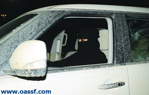 اعتقال خمس سعوديات ليلا خلال قيادتهن السيارات في جدة ودرة العروس 