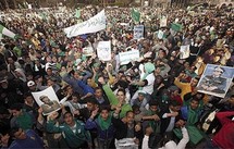 مظاهرة مؤيدة للقذافي في الساحة الخضراء