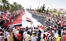 نصف مليون متظاهر في حماة بوجود السفيرين الفرنسي و الامريكي