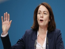 وزيرة الأسرة الألمانية تضع لنجلها قواعد واضحة لاستخدام الهاتف الذكي