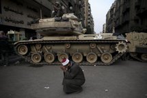  بعد ستة اشهر من الثورة ضد مبارك لا تزال عملية الانتقال غير مؤكدة