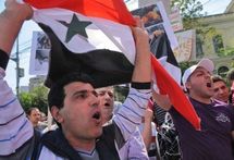 نزوح الف عائلة عن حماة وانقطاع المعلومات عما يجري داخل المدينة 