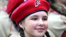 آلاف الأطفال الأيتام الروس في "جيش شبيبة" بوتين