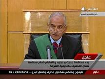   القاضي احمد رفعت يحاول السيطرة على فوضى محامين منتشين بمحاكمة تاريخية 