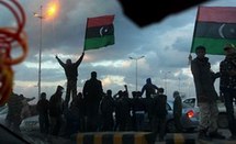 الثوار في قلب طرابلس يحتفلون بسيطرتهم على ثكنة عسكرية والاطلسي يقول ان نهاية النظام وشيكة الثوار في قلب طرابلس يحتفلون بسيطرتهم على ثكنة عسكرية والاطلسي يقول ان نهاية النظام وشيكة