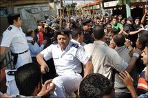 الجيش المصري يوقف تنفيذ عقوبة اثنين من الناشطين ويبرىء 29 اخرين