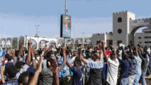  المتظاهرون يقتحمون بيت الضيافة الخاص بالبشير وسط الخرطوم