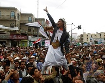 الجيش اليمني يحرر مدينة زنجبار من مقاتلي القاعدة لكن معارك لا تزال تدور الجيش اليمني يحرر مدينة زنجبار من مقاتلي القاعدة لكن معارك لا تزال تدور