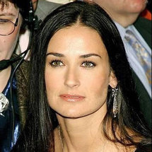 الزوجان  أشتون كوتشر ونجمة السينما الأمريكية ديمى مور