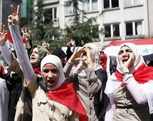 ناشطون يتهمون الجيش بقتل 12والسلطات تعلن مصرع عناصر شرطة