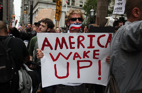 خمسة الاف  يتظاهرون في نيويورك في اكبر تحرك احتجاجي ضد وول ستريت