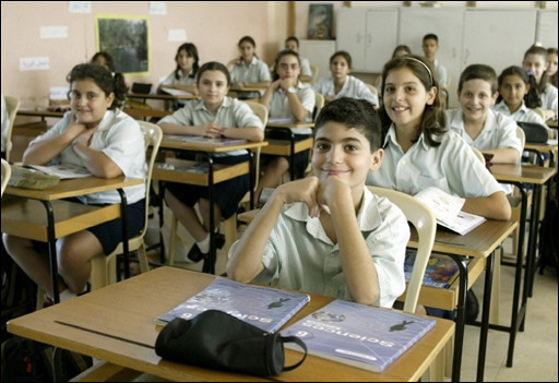 معركة تلامذة المدارس الرسمية الصعبة لتحصيل العلم في لبنان