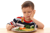 كيف تقنع طفلك بتناول الأطعمة الصحية ،،؟ باحثون يجيبون