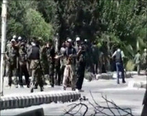 وحدة من الجيش السوري تنتشر على الحدود مع لبنان واستمرار العمليات بحمص