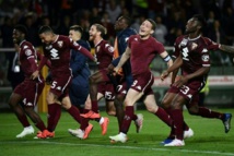 ثنائية بيلوتي تقود تورينو لفوز ثمين بالدوري الإيطالي