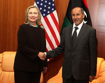 وعود من كلينتون قبل آخر المعارك في سرت للقضاء على آخر مقاتلي القذافي