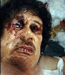 مصورالفرنسية ألتقط اول صورة للقذافي مضرجا بدمه