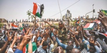 المتظاهرون السودانيون ازالوا المتاريس والمجلس العسكري يتشدد 