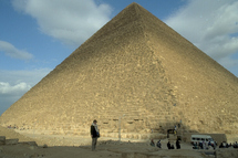 اغلاق الهرم الاكبر استجابة لضغوط من مصريين على فيسبوك