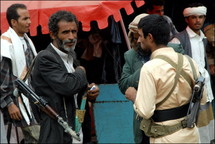 يمن المتناقضات ..الحوثيون يشتبكون مع المعارضة ويتقاربون مع صالح