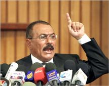 صالح يدين قتل المتظاهرين في صنعاء ويطلب محاسبة المسؤولين