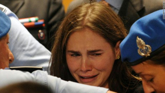 أماندا نوكس تنتقد وسائل الإعلام خلال خطاب مؤثر في إيطاليا أماندا نوكس تنتقد وسائل الإعلام خلال خطاب مؤثر في إيطاليا