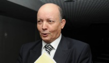 القضاء الجزائري يضع وزير النقل الأسبق تحت الرقابة القضائية